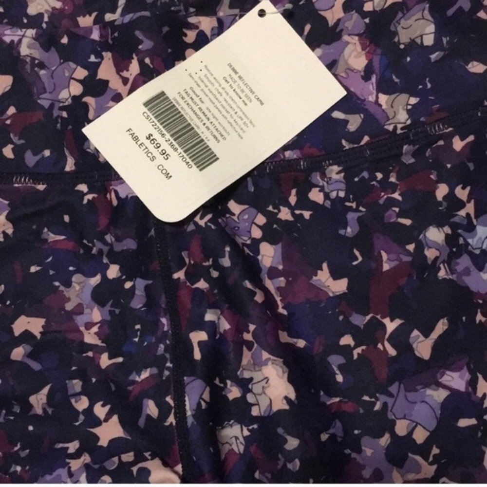 NWT Fabletics Debbie Reflective Capri - Picture 6 of 7